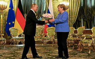 Merkel’den Putin’e yaptırım tehdidi: Doğalgaz boru hattını silah olarak kullanmamalı