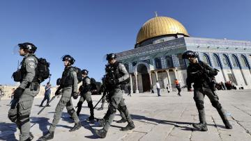 İsrail polisi Ramazan dinlemedi Mescid-i Aksa’ya baskın düzenledi
