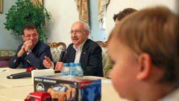 Kemal Kılıçdaroğlu Gezi Parkı tutuklularının ailesiyle buluştu