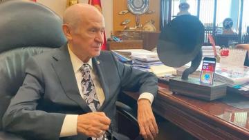 Devlet Bahçeli, ismini koyduğu radyo kanalı ‘Efebey’in ilk yayınını dinledi