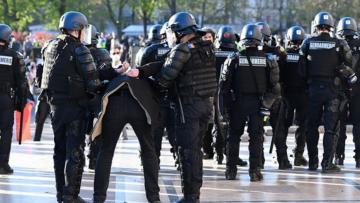 Fransa’da göçmenlere şiddet uygulayan polise soruşturma açıldı