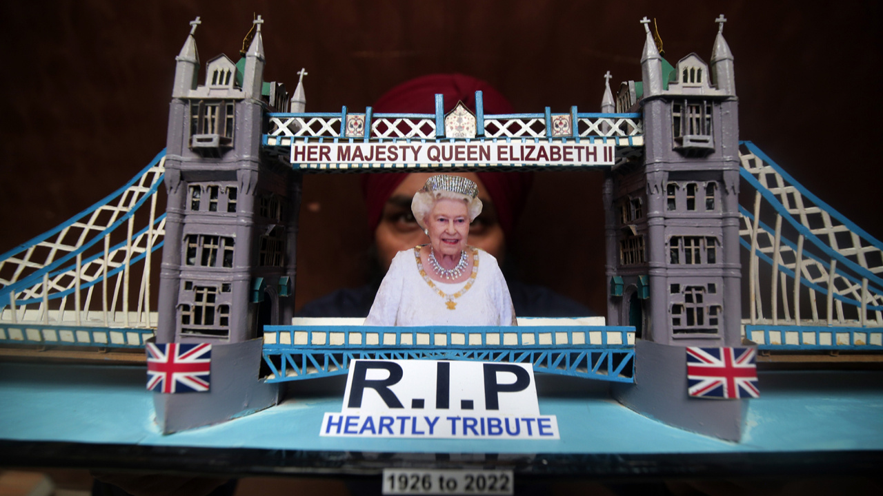 Hindistanlı sanatçı İngiltere Kraliçesi 2. Elizabeth’in maketini yaptı