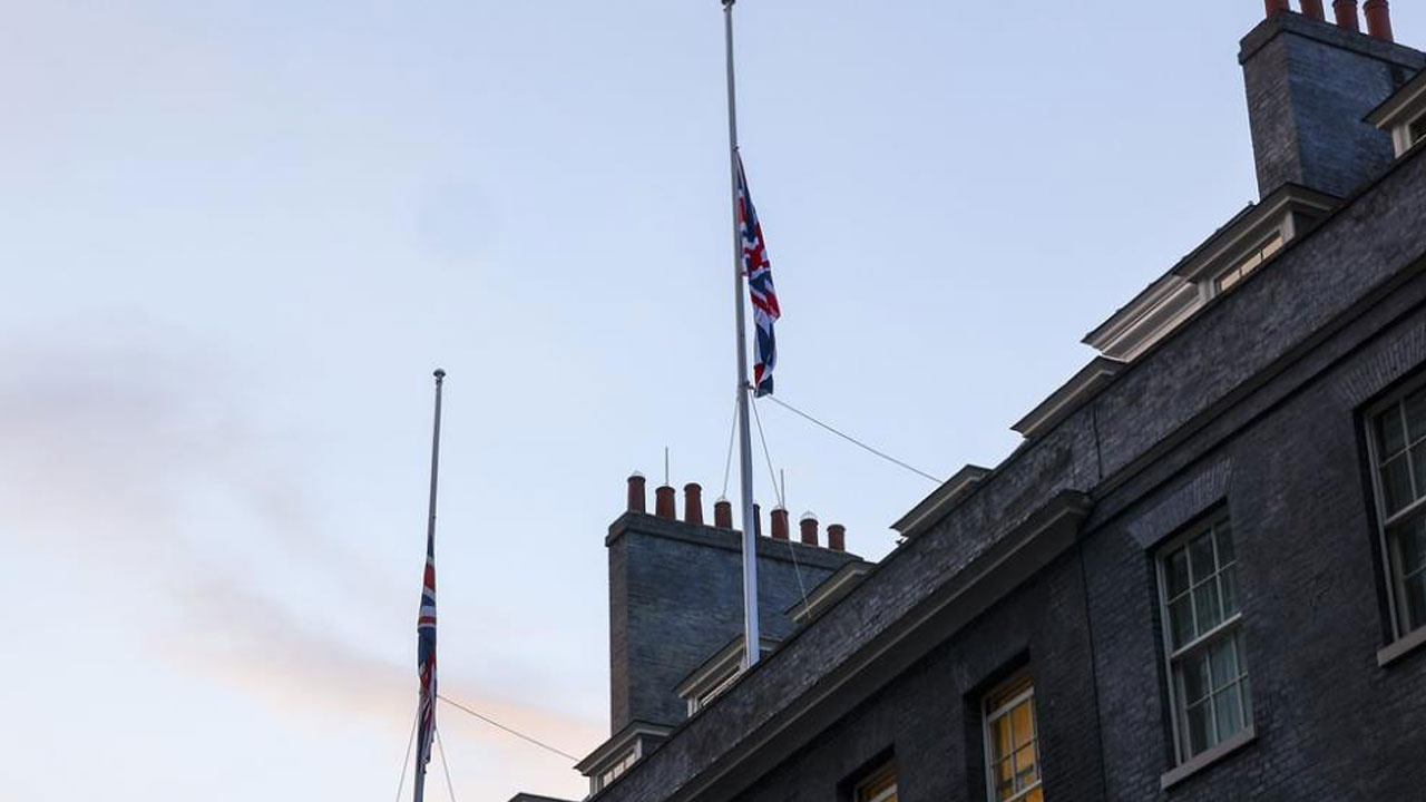 İngiltere’de Kraliçe II. Elizabeth’in ölümü ile 10 günlük ulusal yas başladı