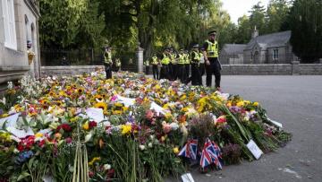 Kraliçe 2. Elizabeth’in cenazesi Edinburgh’a doğru yola çıktı