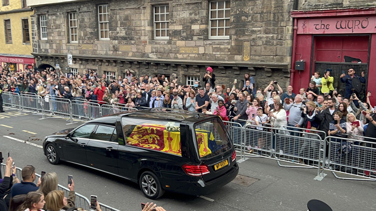Kraliçe II. Elizabeth’in cenazesi Londra’ya ulaştı