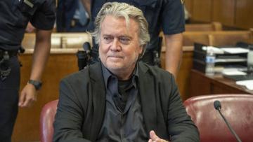 Trump’ın eski danışmanı Steve Bannon New York’ta teslim oldu