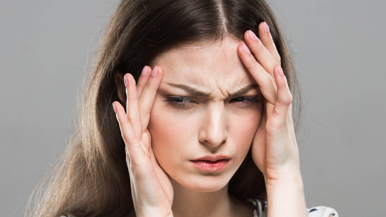 Baş ağrısı deyip geçmeyin! Altında korkunç sebepler olabilir