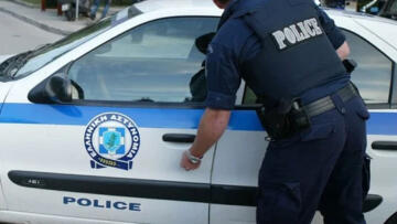 5 Yunan polis insan kaçakçılığı suçundan gözaltına alındı