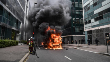 Fransa’da tansiyon düşmüyor! Öldürülen gencin büyükannesinden dikkat çeken çağrı