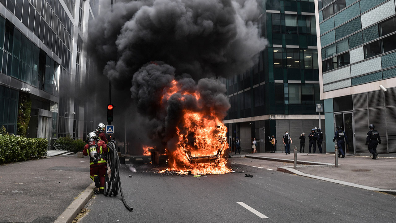 Fransa’daki gösterilerde 1300’den fazla kişi gözaltına alındı!