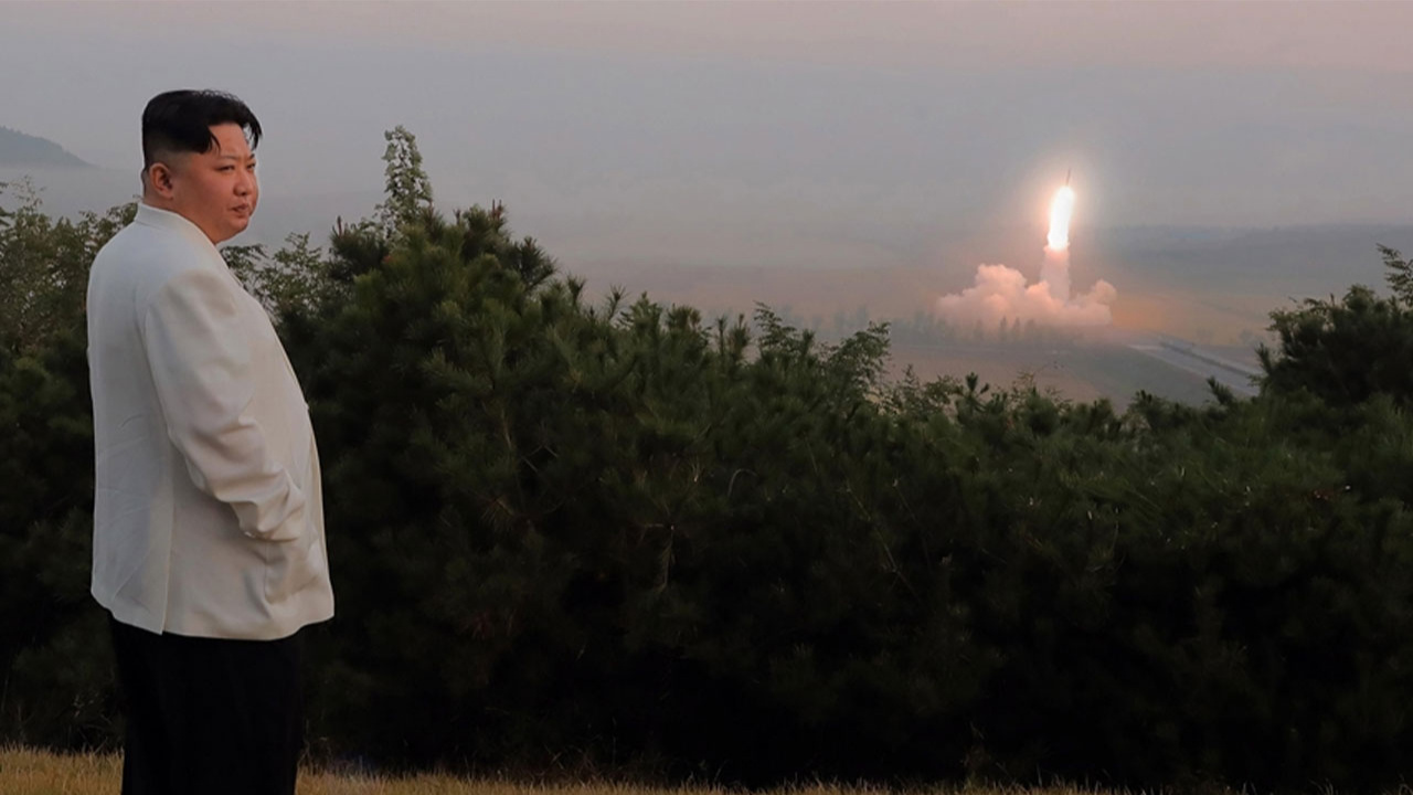 Bu da Kuzey Kore bayramı: 18 Kasım Füze Endüstrisi Günü!