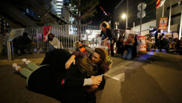 İsrail kendi kendini bombaladı! Demir Kubbe füzesi yanlış yere düştü! Büyük panik kamerada