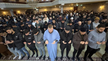 Hollanda’da yüzlerce genç sabah namazında buluşarak Filistin için dua etti