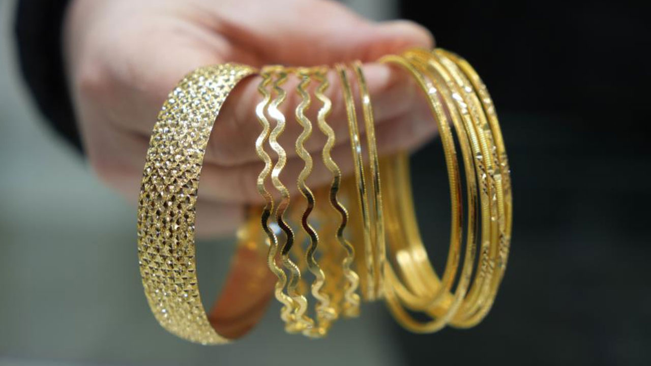 Altında yeni moda ‘ajda’ model bilezikler