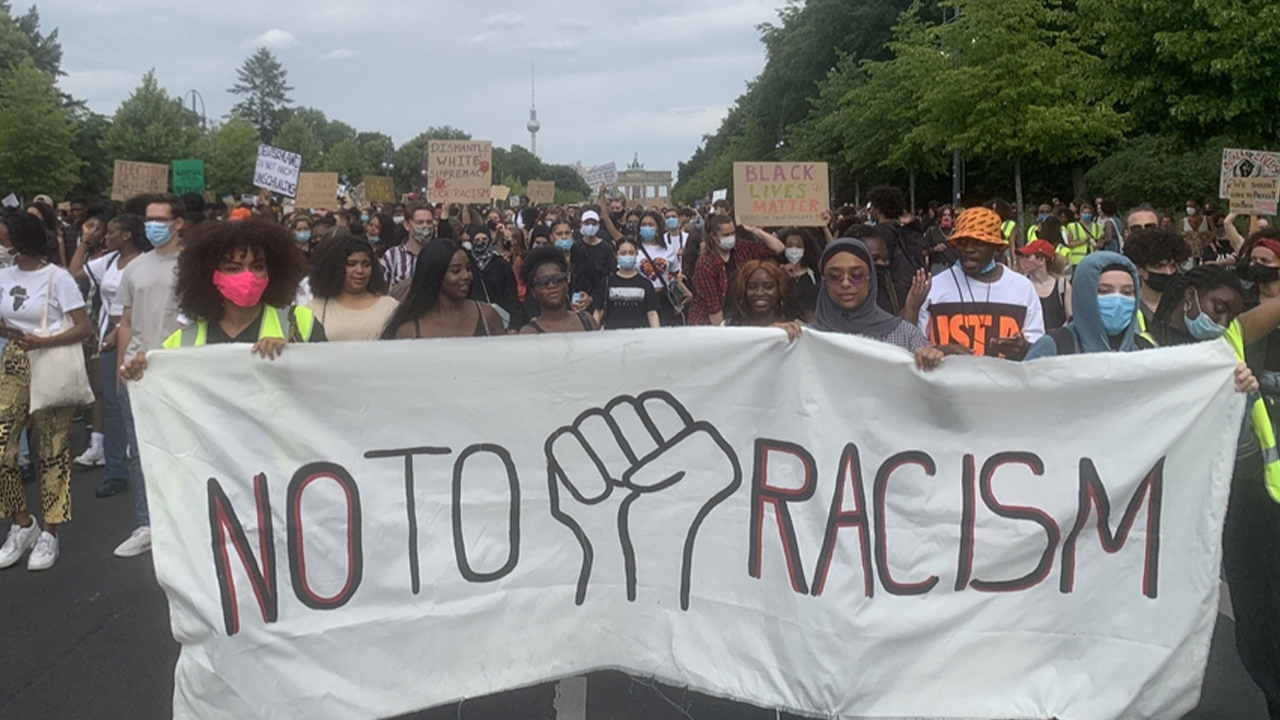 Batı ülkelerinde siyahilere yönelik ırkçılık arttı!