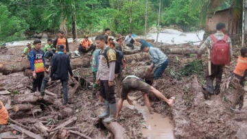 Endonezya’da sel ve toprak kayması: 21 kişi öldü!