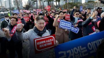 Güney Kore’de, protestocu doktorların lisansları askıya alınacak