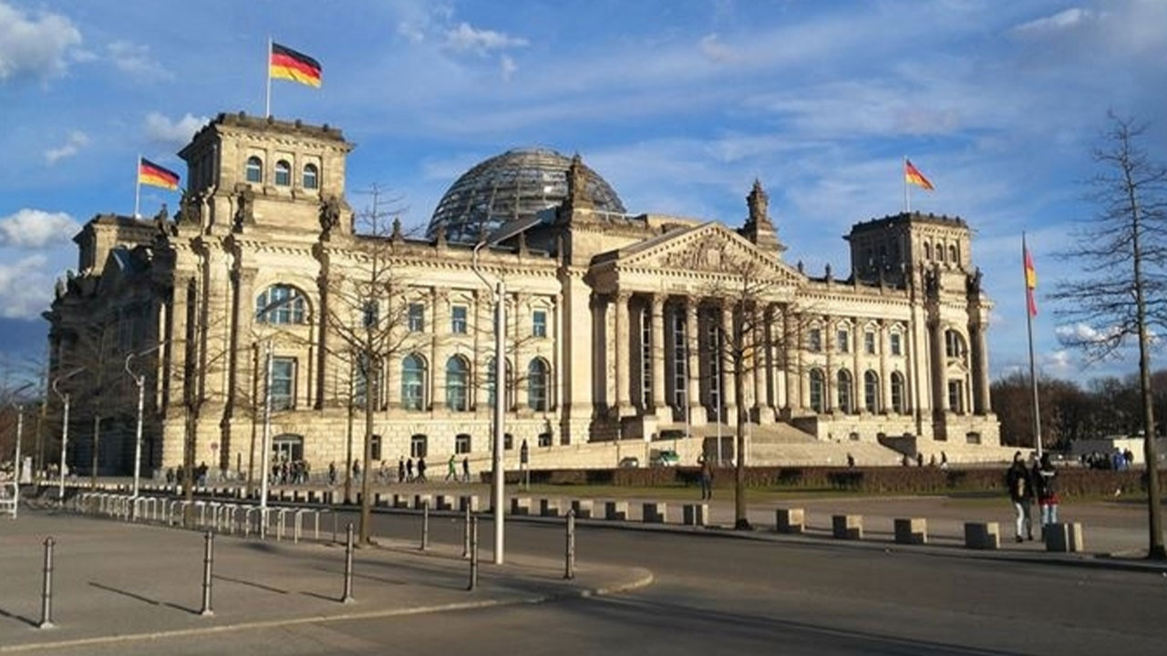 İklim aktivistleri Almanya’nın birçok şehrinde gösteri yaptı