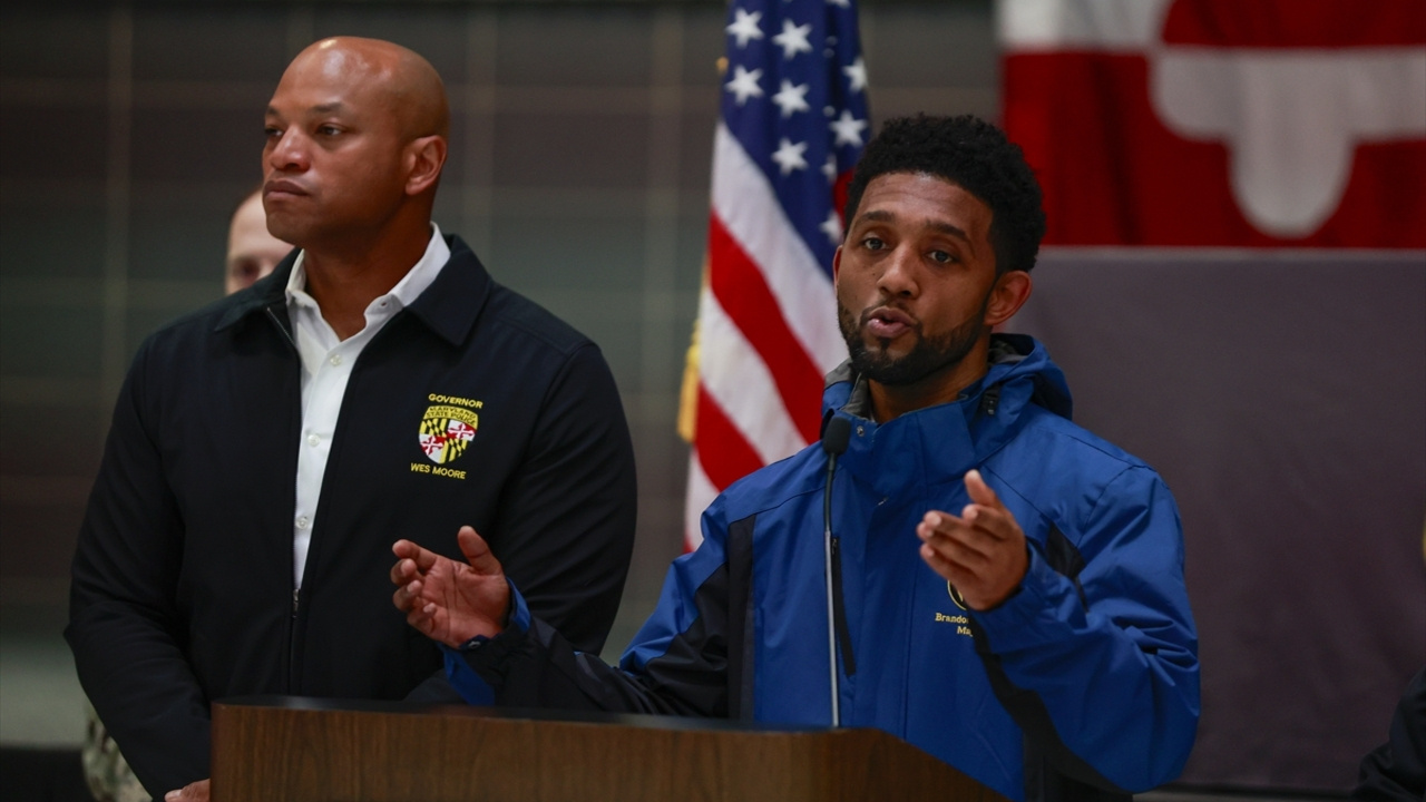 ABD’de çöken köprüyü temizleyen çalışma gemileri için geçici kanal açıldı