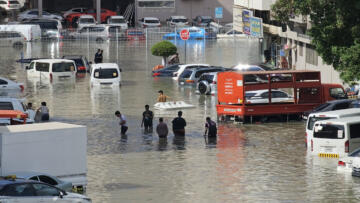 BAE’de şiddetli yağışlar hayatı olumsuz etkiledi