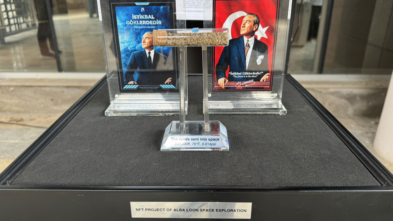 Uzaya gönderilen ilk Atatürk fotoğrafı Adana’da sergileniyor