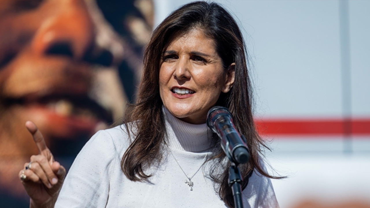 ABD’nin eski BM Temsilcisi Nikki Haley’den skandal hareket: İsrail’de top mermisine ‘Bitirin onları’ yazdı