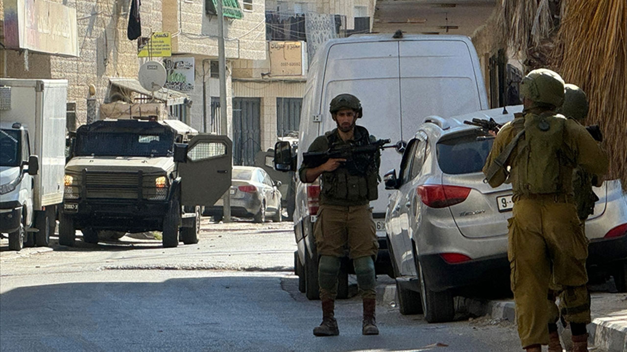 İsrail askerleri Batı Şeria’da terör estirdi çok sayıda filistinli gözaltında