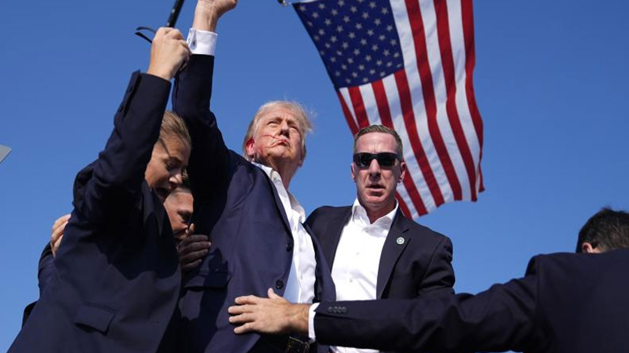 Trump’ı merminin mi yoksa metal parçasının mı yaraladığı tartışılıyor