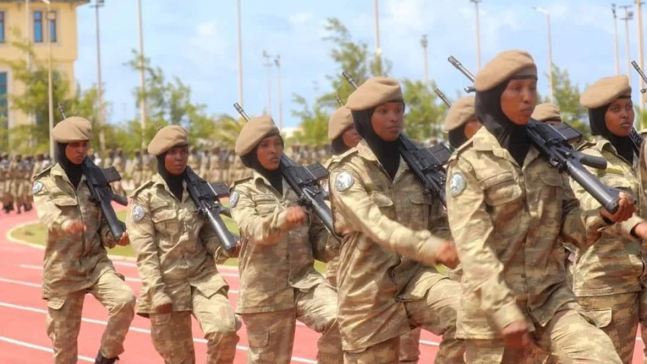 Türkiye’nin eğittiği Somalili subaylar, ülkelerinde göreve başladı