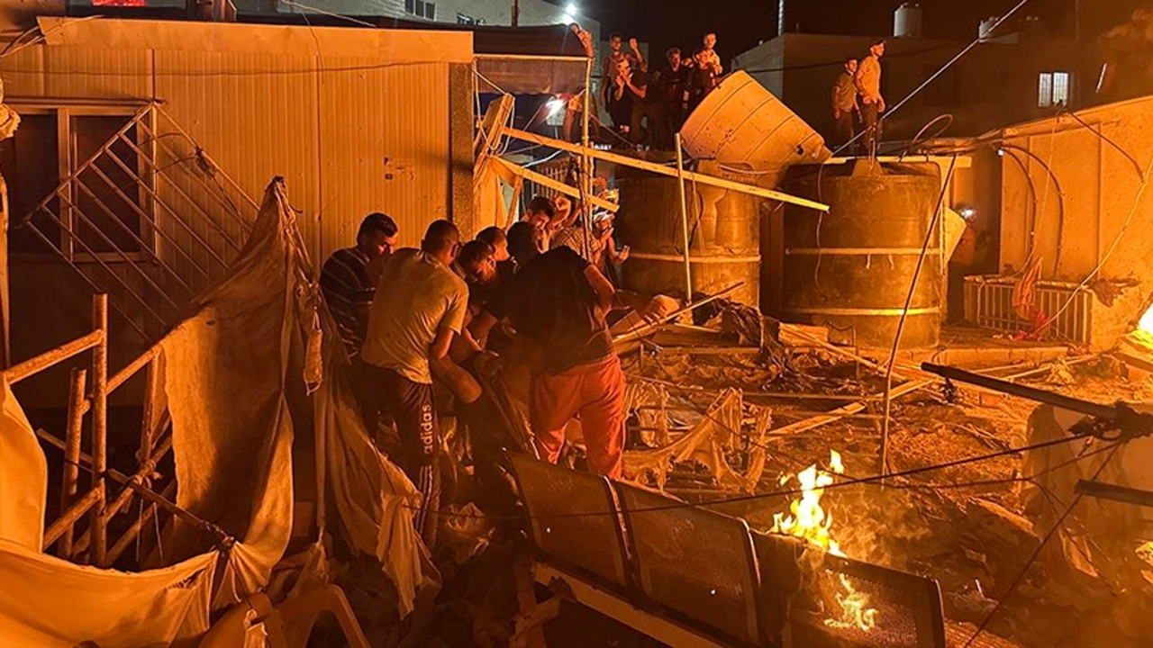 İsrail ordusu Gazze’de hastane çadırlarda kalan Filistinlileri hedef aldı