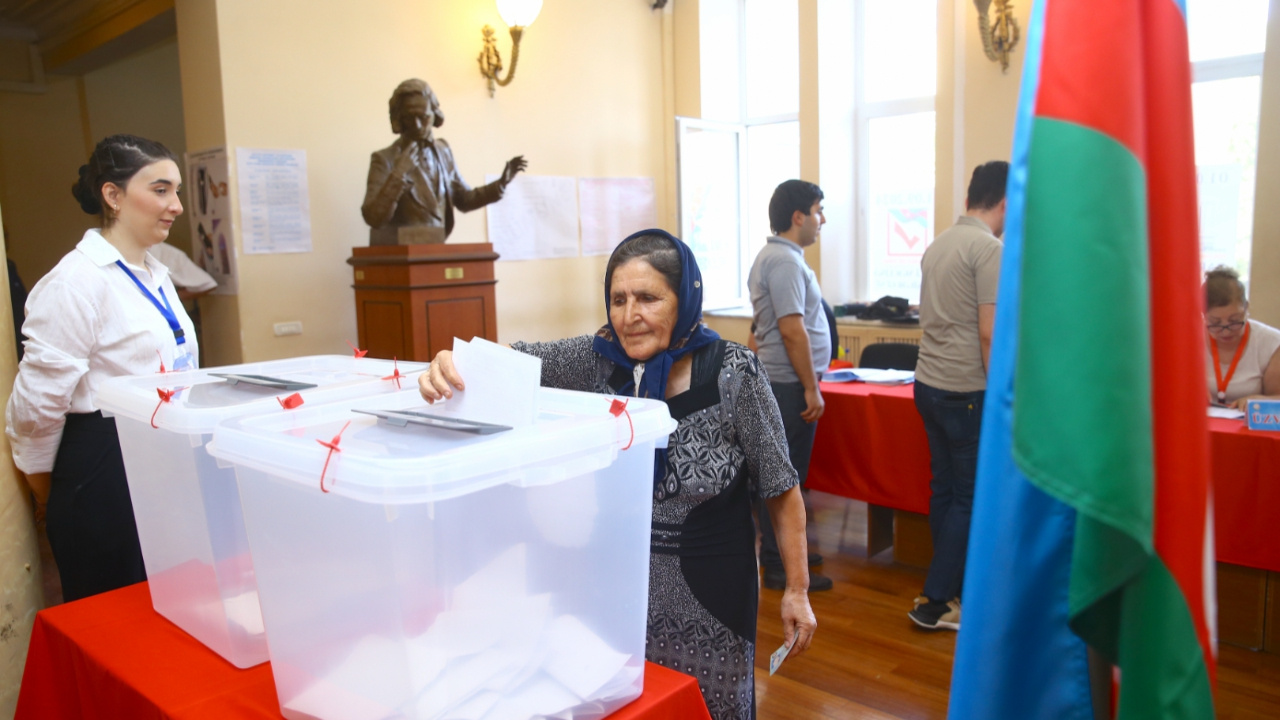 Azerbaycan’da oy verme işlemi sona erdi