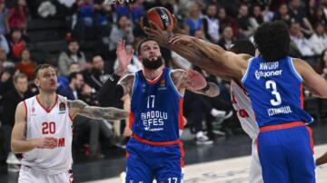 Anadolu Efes, Baskonia deplasmanında parkeye çıkıyor