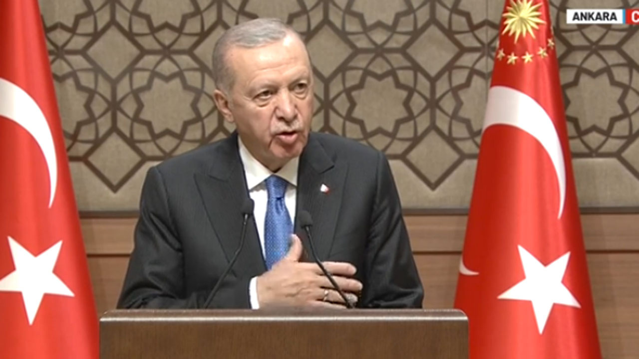 Cumhurbaşkanı Erdoğan’dan özeleştiri: Kucağında Kur’an-ı Kerim’le şehit olan çocuklara borcumuz var