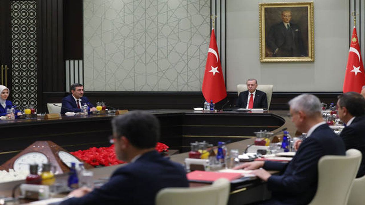 Cumhurbaşkanlığı Kabinesi toplanıyor! Asgari ücret, memur ve emekli zammı masada…