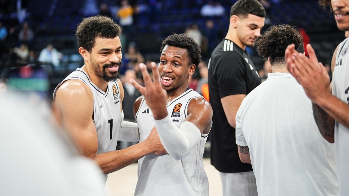EuroLeague’de yeni lider Paris Basketbol