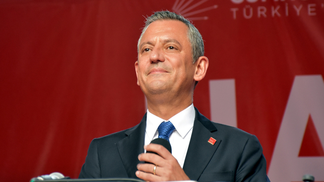 Özgür Özel’den görevden alınan Esenyurt Belediye başkanına ziyaret!