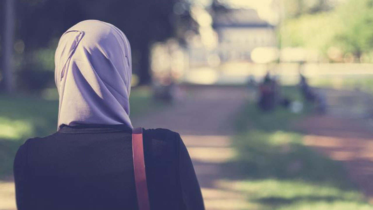 Fransa’da başörtülü öğrencilerin iş başvurularının yüzde 81,4’ü reddediliyor