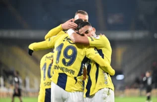Fenerbahçe, Hatayspor’u iki golle geçti