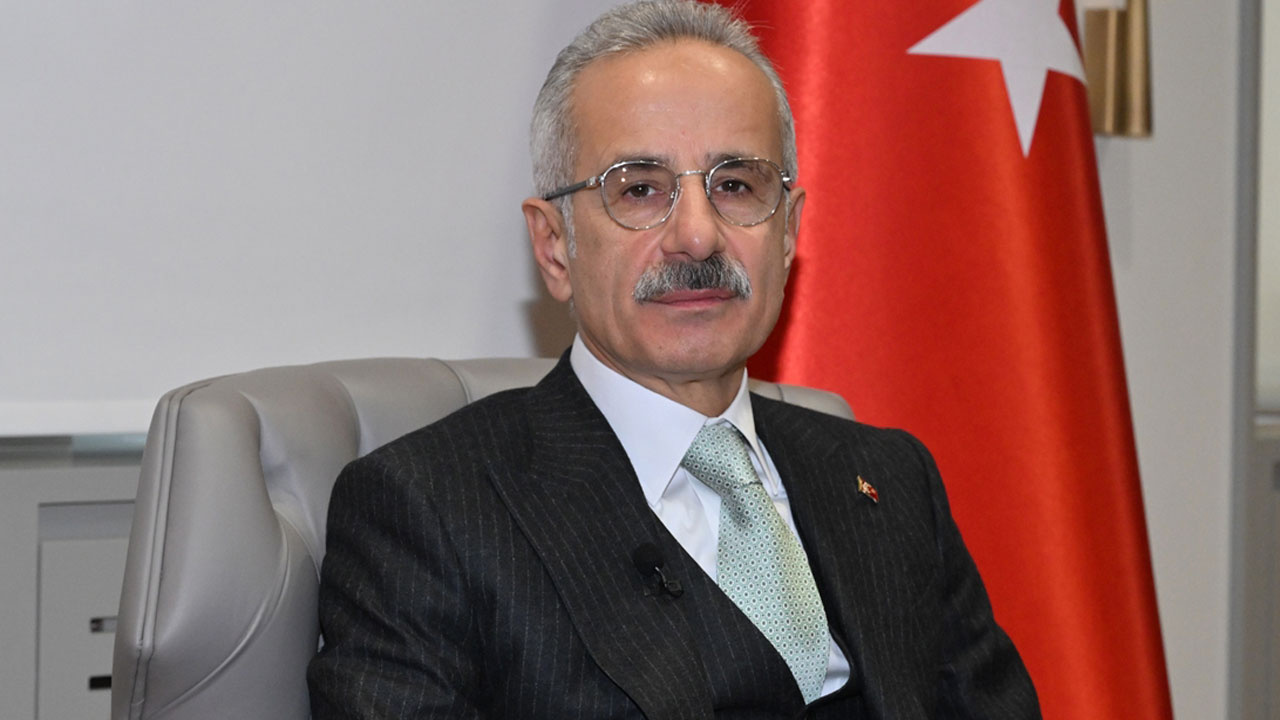 Gençlere yönelik sosyal medya düzenlemesi bu yıl devreye alınacak! Bakan Abdulkadir Uraloğlu açıkladı