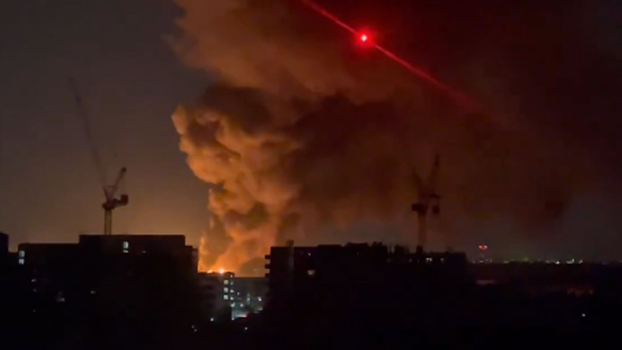 Londra’da Heathrow Havalimanı uçuşlara kapatıldı