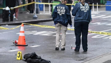 Times Meydanı’nda dehşet: Bir adam ateşe verildi