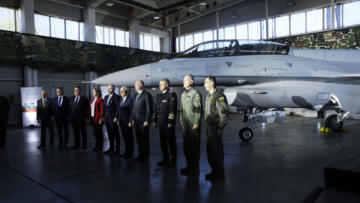 Bulgaristan’ın ABD’den sipariş ettiği F-16’ların ilki törenle karşılandı