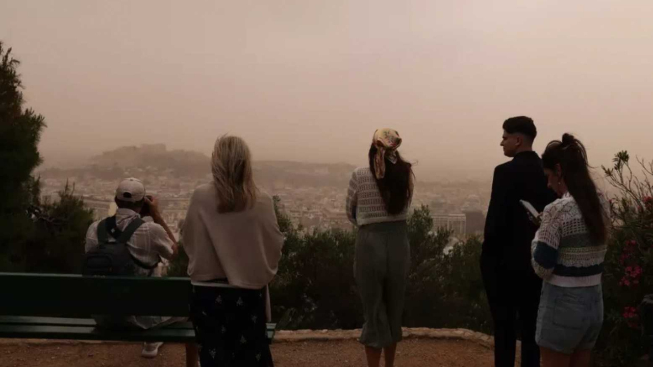 Yunanistan’ı sahra tozu kapladı