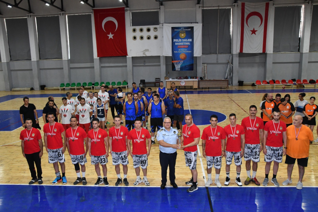 6’ıncı Polis Basketbol Turnuvası’nın şampiyonu Lefkoşa Polis Müdürlüğü takımı