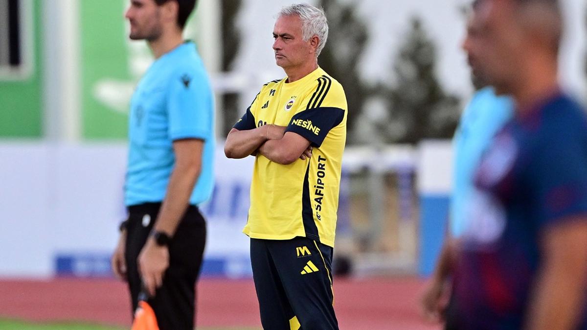 Jose Mourinho’dan transfer vurgusu! ‘15 gün sonra maçımız var…‘