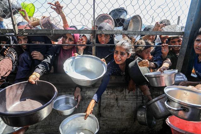 Yardım kuruluşu eski çalışanı Gazze'de yiyecek bekleyen aç Filistinlilere ateş açıldığını itiraf etti - Resim: 1