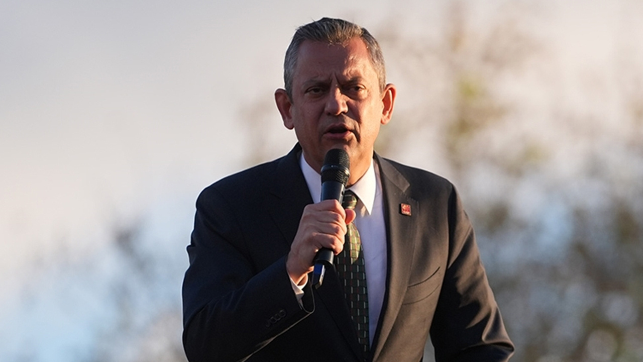 CHP lideri Özgür Özel’in miting çağrısında AK Parti’ye geçen Özlem Çerçioğlu’na gönderme