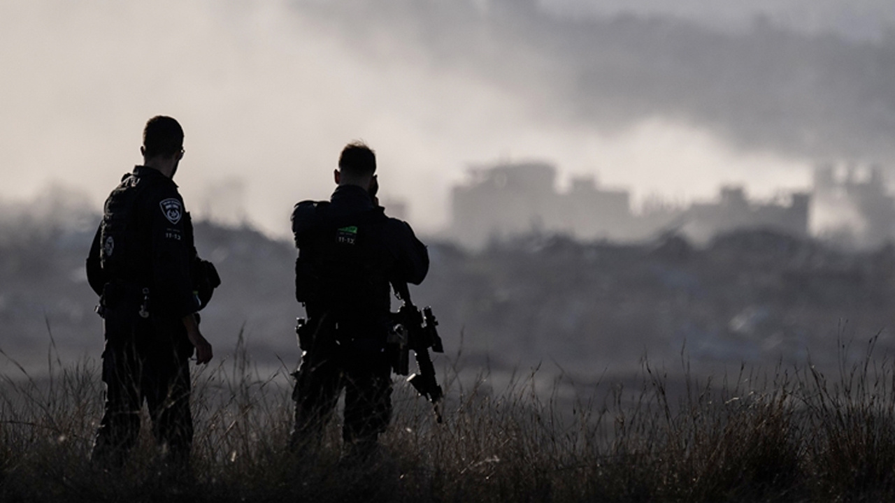 Filistin topraklarını gasbeden İsrailliler Batı Şeria’da iki Filistin köyüne saldırdı