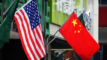 Trump, Çin’e yönelik yüksek tarifeleri 90 gün daha askıya aldı