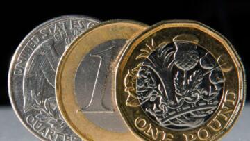Euro 48,90 TL, sterlin 56,05 TL, dolar 41,70 TL’den işlem görüyor